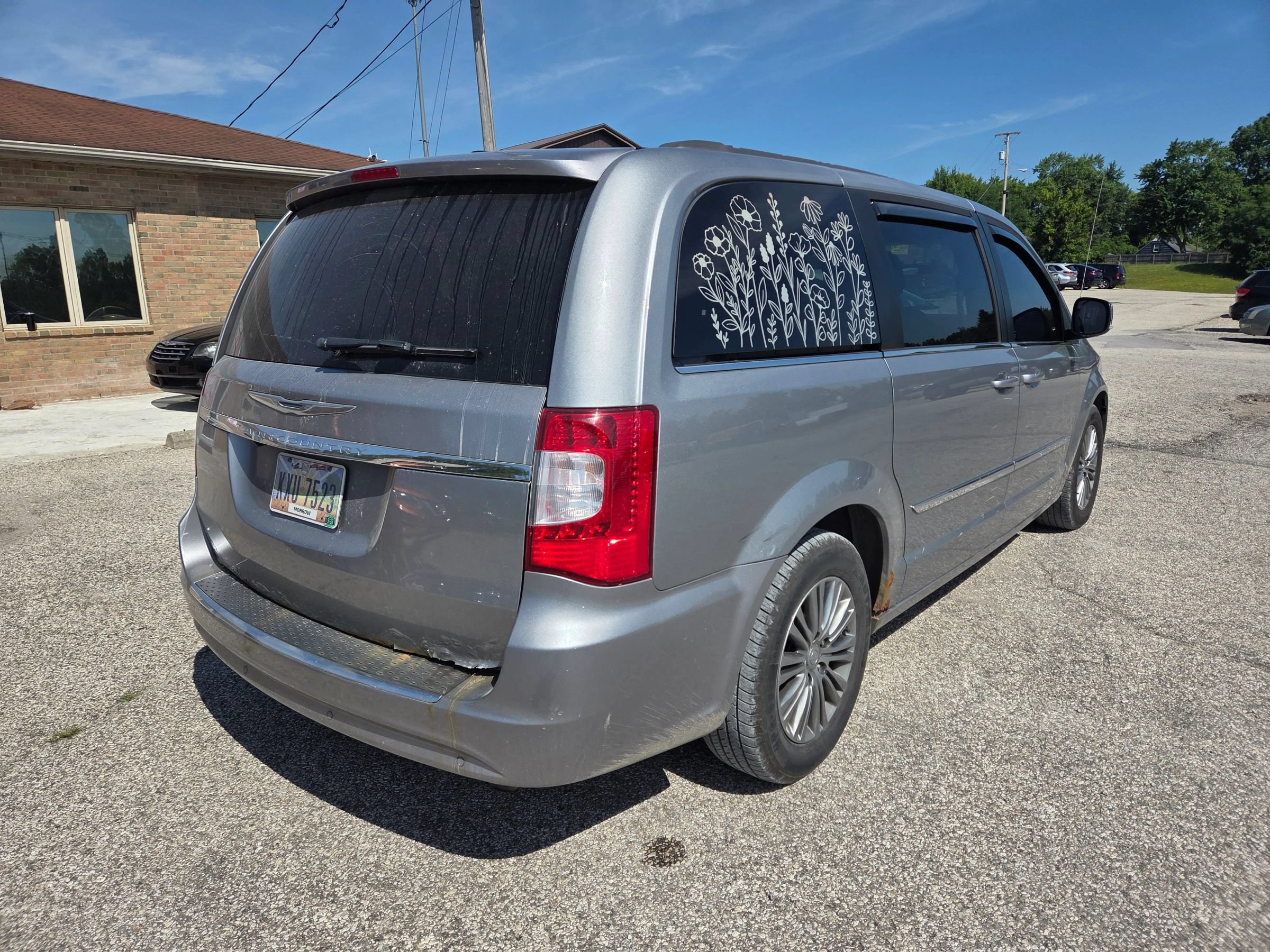 Used 2014 Chrysler Town & Country Touring-L FWD image 5