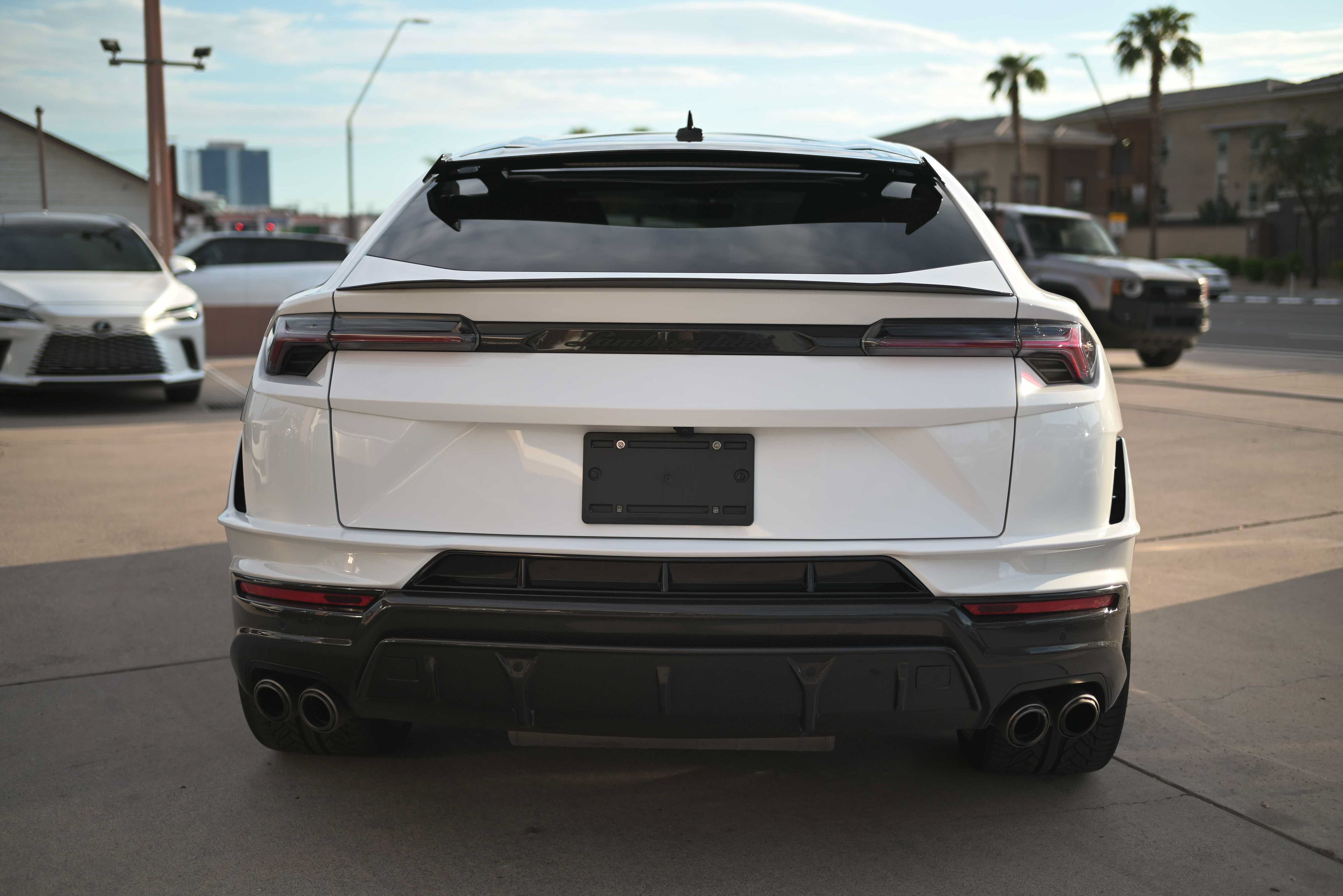 Used 2023 Lamborghini Urus Performante AWD/4WD image 8