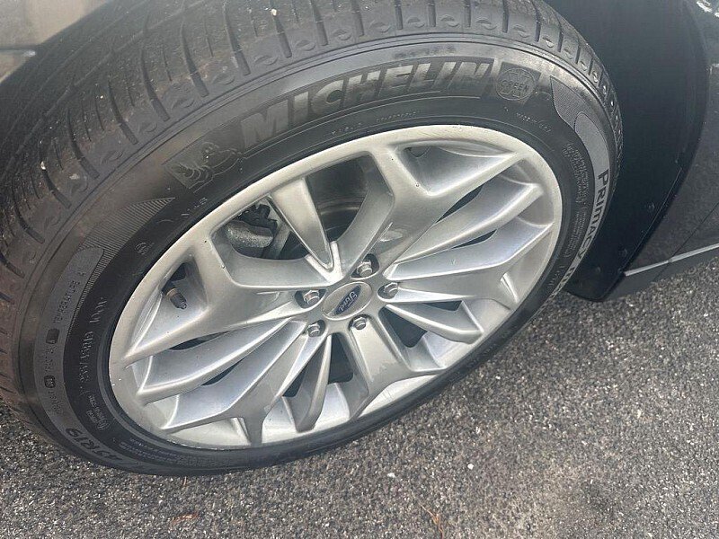 Used 2017 Ford Taurus Limited FWD image 5
