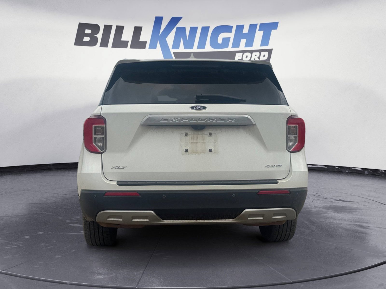 Used 2023 Ford Explorer XLT w/ Equipment Group 202A AWD/4WD image 4