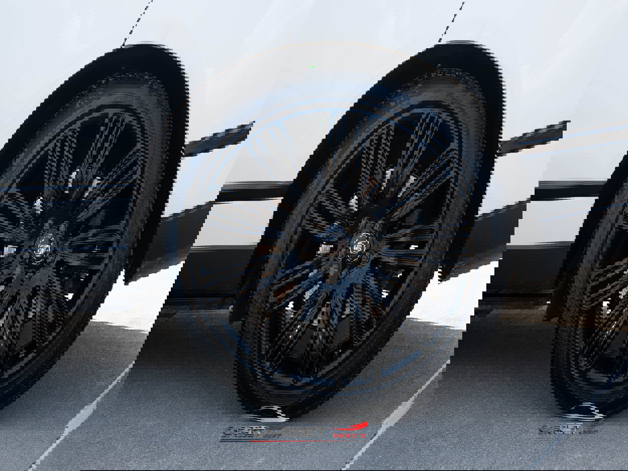 Used 2019 Land Rover Range Rover Long Wheelbase Supercharged image 12