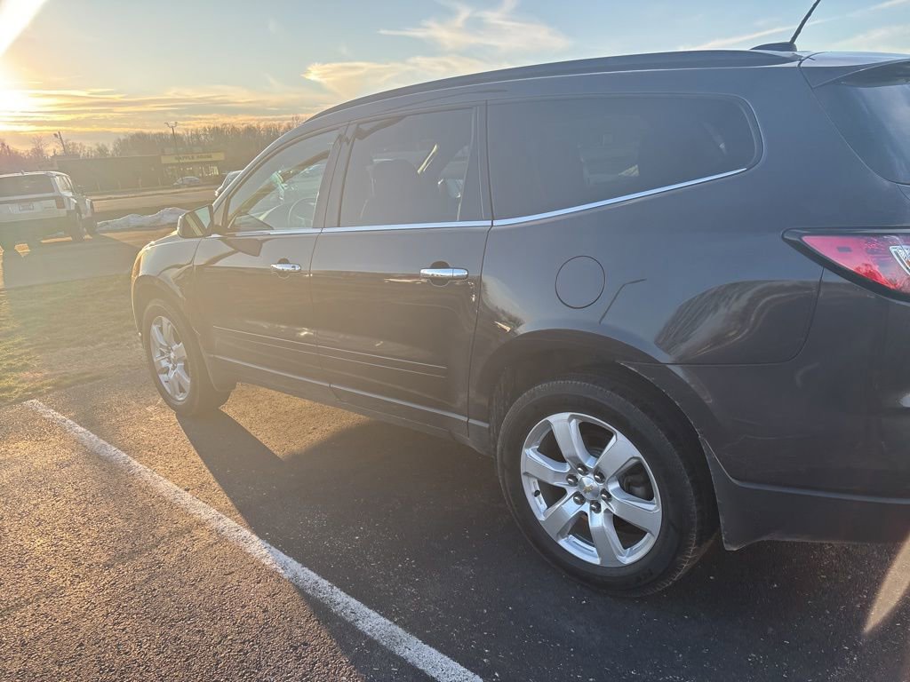Used 2017 Chevrolet Traverse LT w/ Style and Technology Package image 7