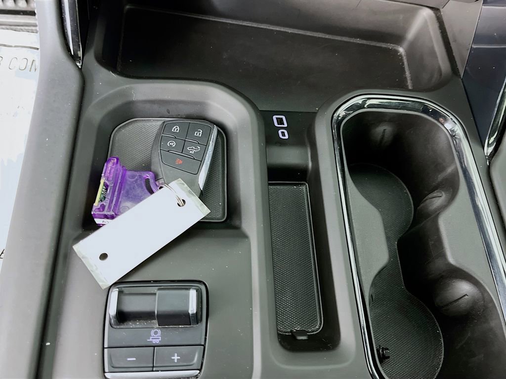 Used 2025 GMC Sierra 2500 AT4X image 24