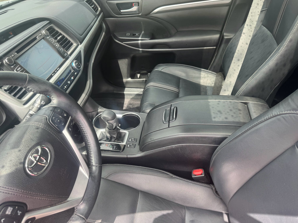 Used 2017 Toyota Highlander SE FWD image 11