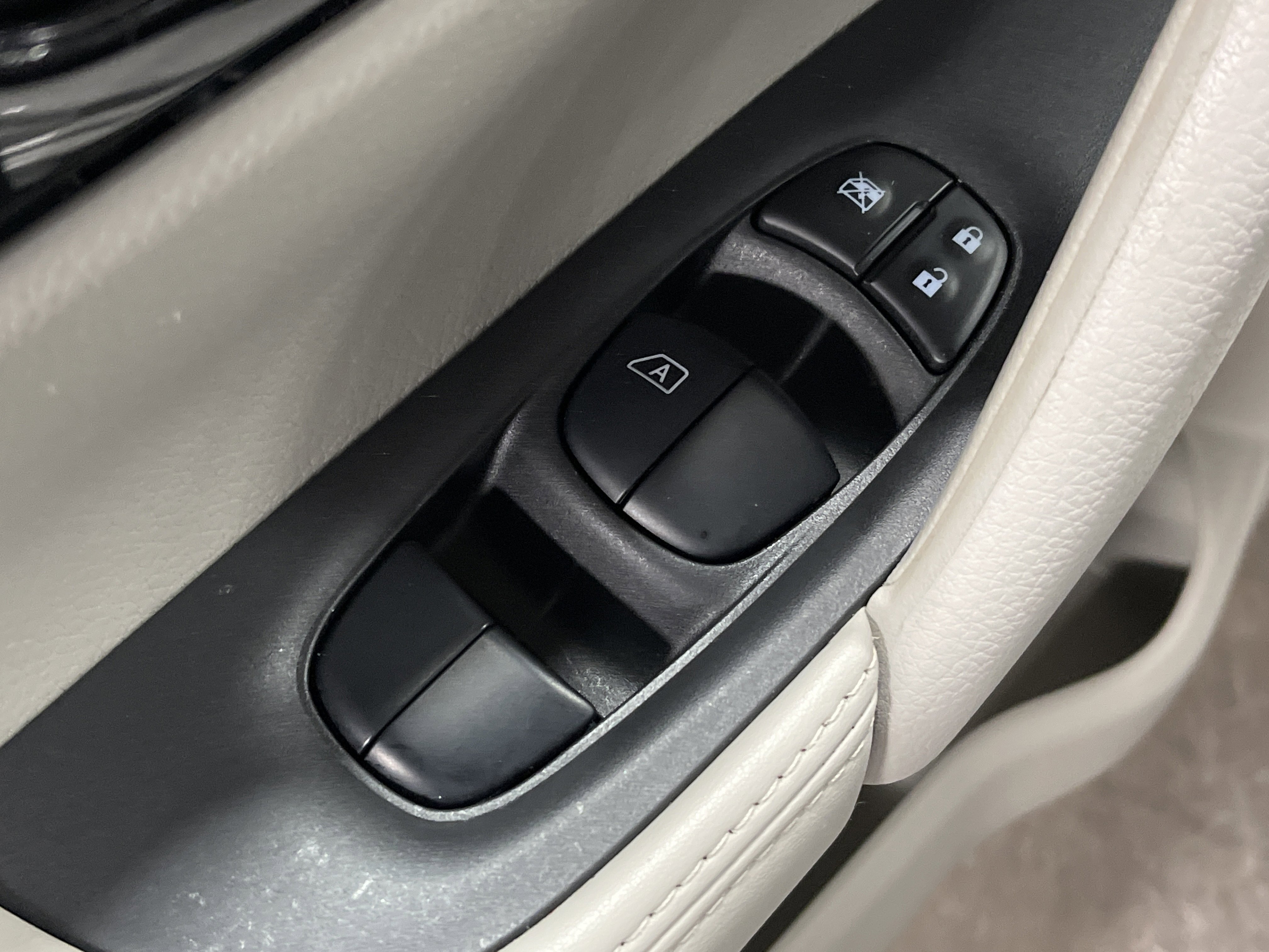 Used 2022 Nissan Rogue Sport SV image 8