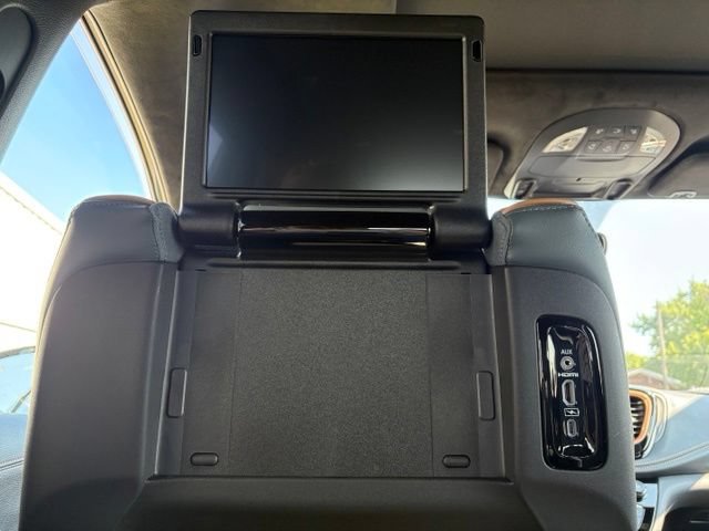 New 2027 Chrysler Pacifica Pinnacle w/ Theater Group FWD image 12