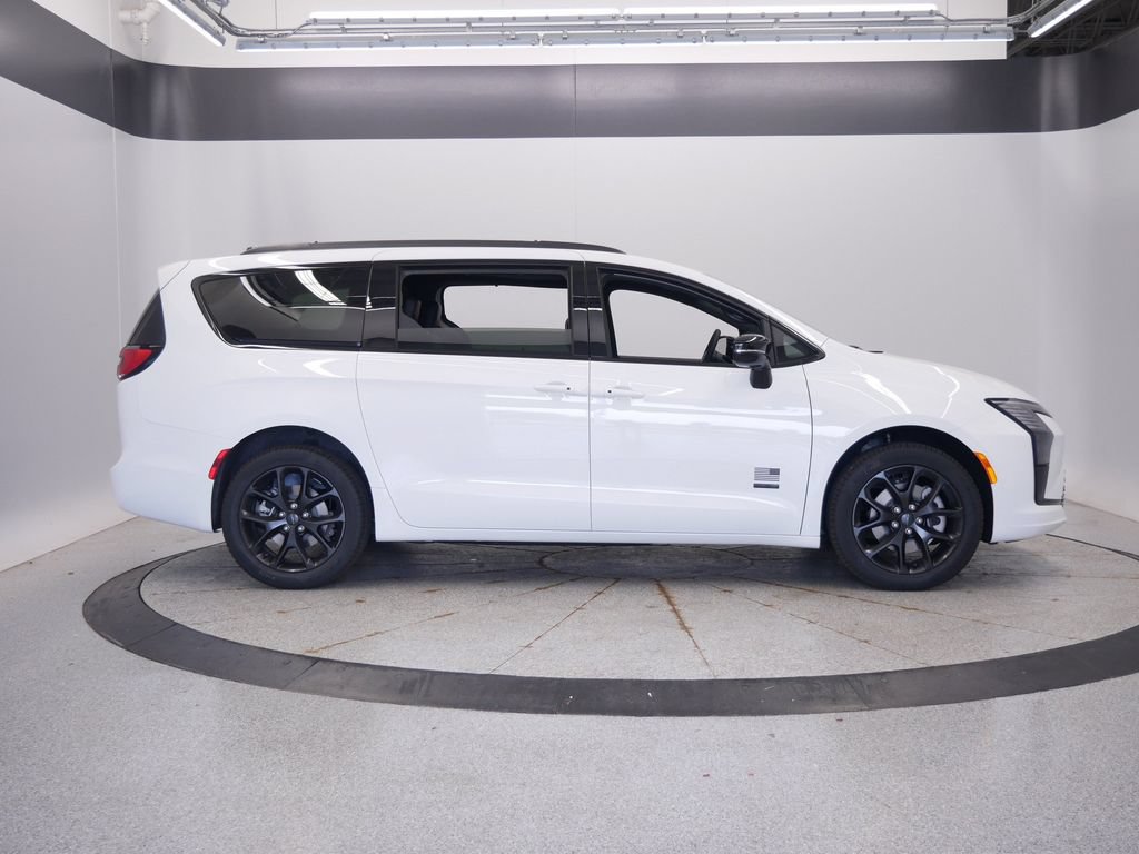 New 2027 Chrysler Pacifica Select AWD/4WD image 7