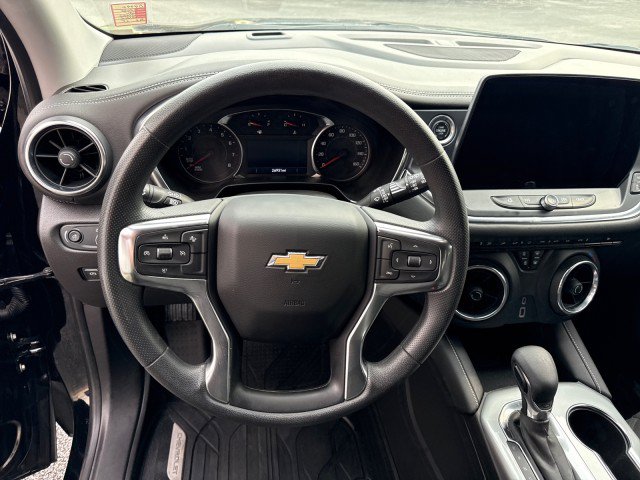 Used 2025 Chevrolet Blazer LT w/ Driver Confidence Package FWD image 17