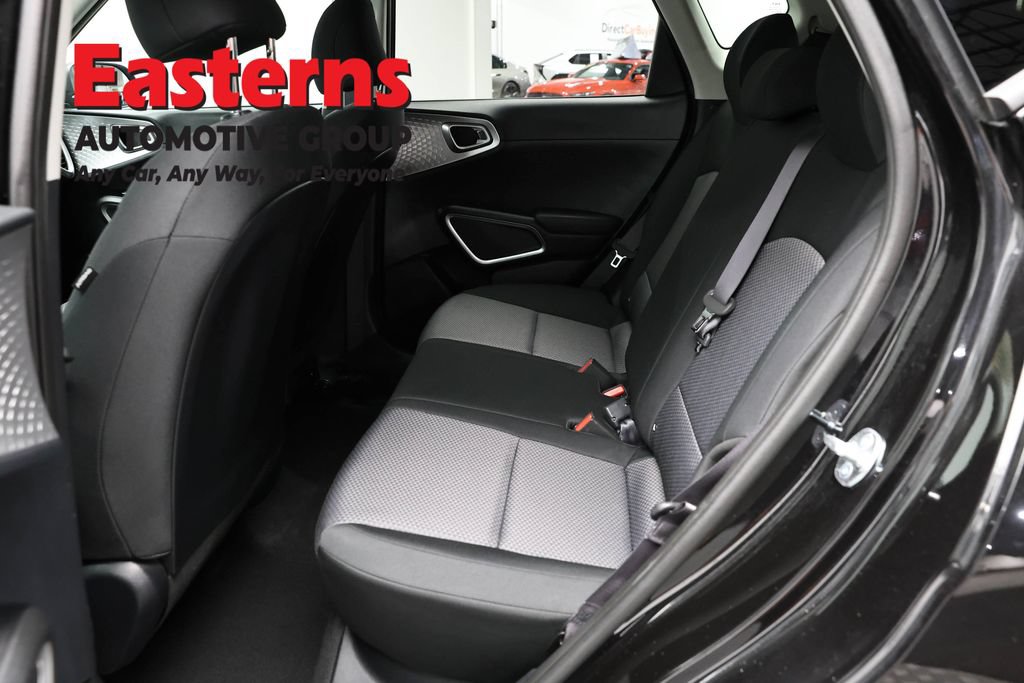 Used 2025 Kia Soul LX w/ LX Technology Package FWD image 20