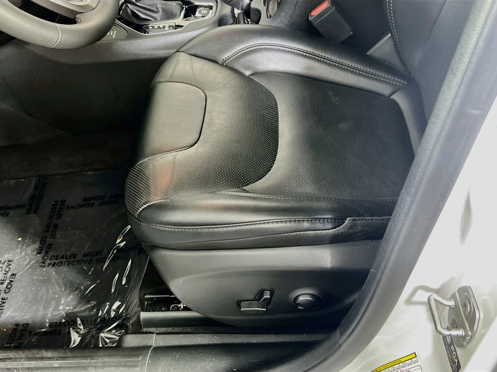 Used 2022 Jeep Cherokee Limited AWD/4WD image 18