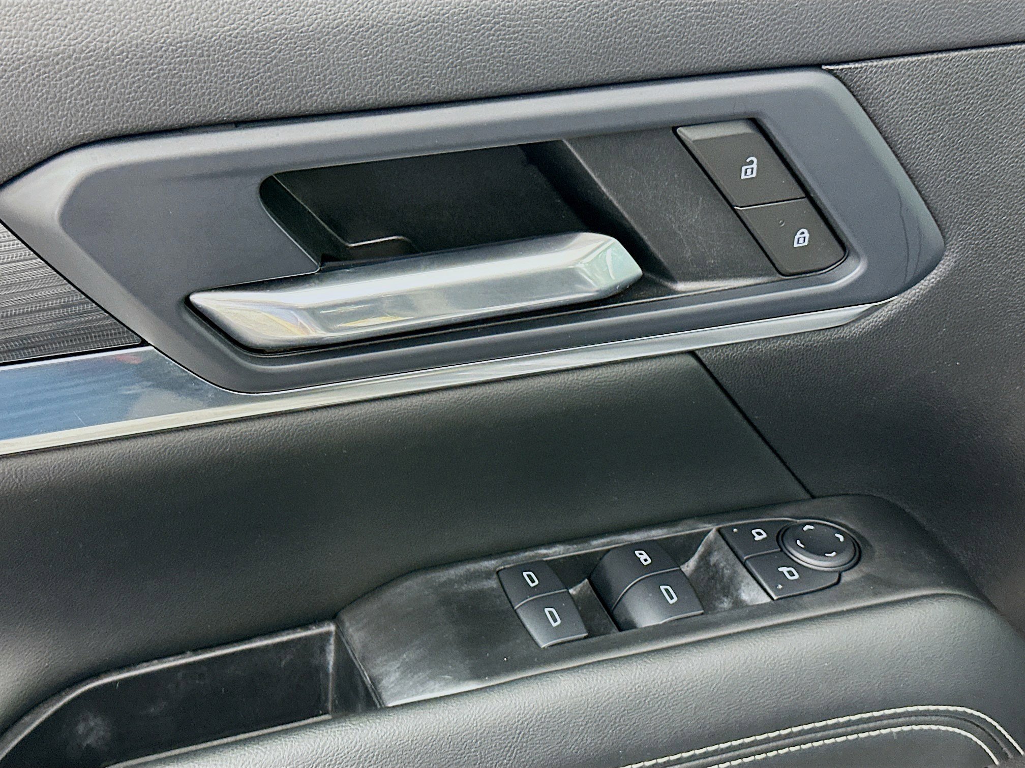 Used 2025 GMC Terrain Elevation AWD/4WD image 15