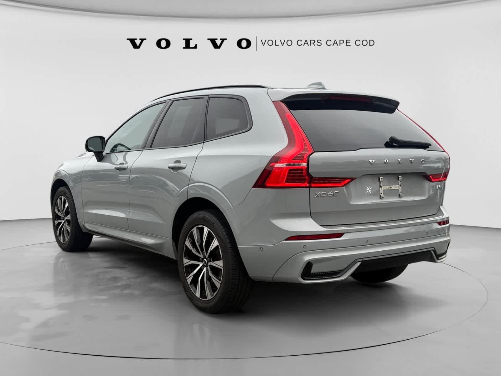 Used 2024 Volvo XC60 B5 Plus w/ Protection Package Premier AWD/4WD image 5