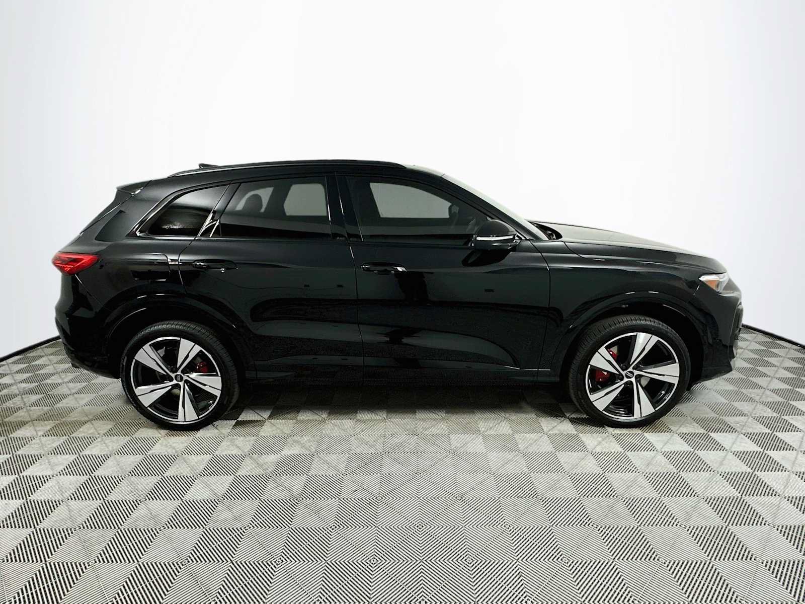 New 2026 Audi SQ5 Premium Plus AWD/4WD image 8