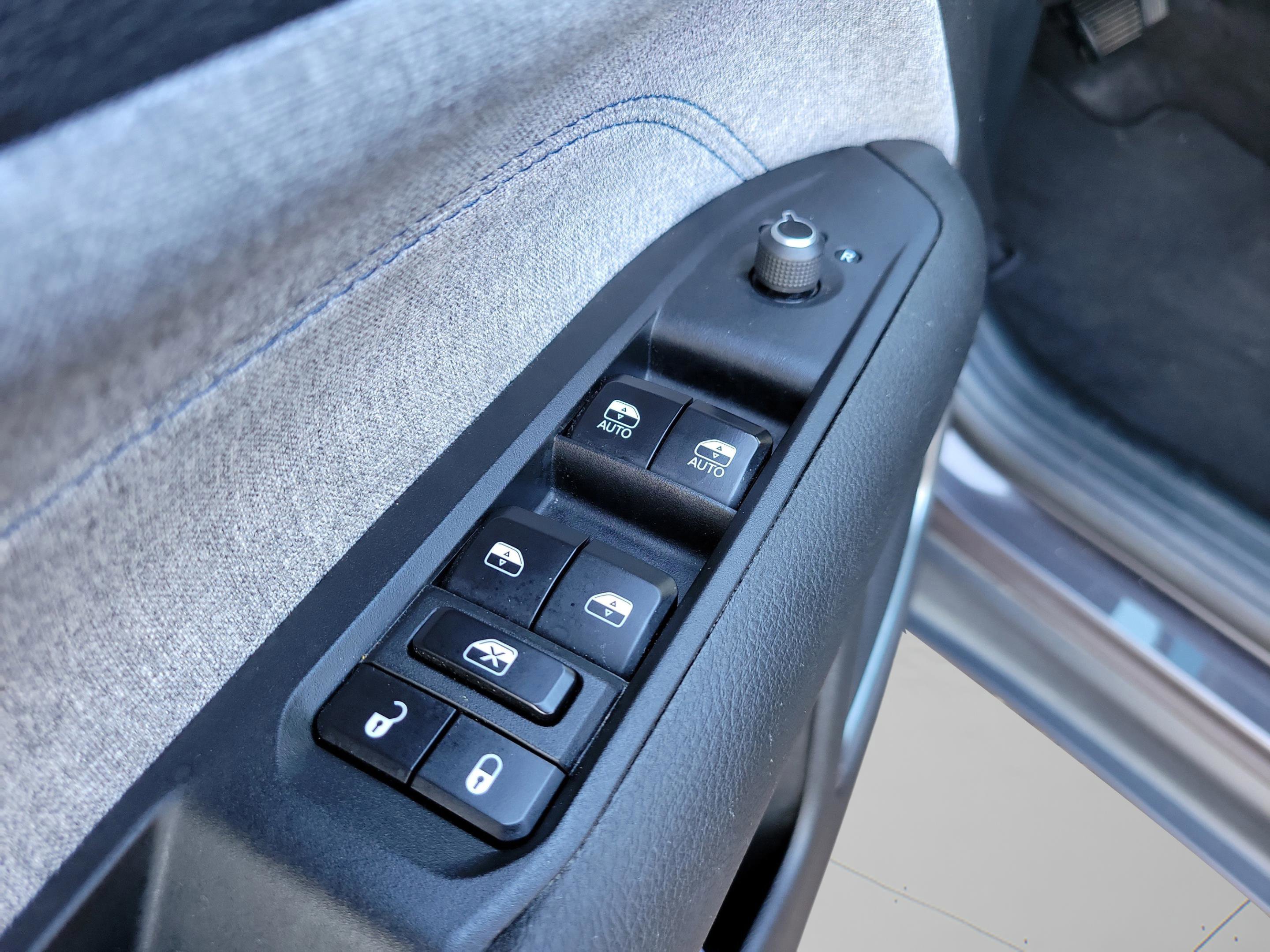 Used 2024 Jeep Compass Latitude image 34