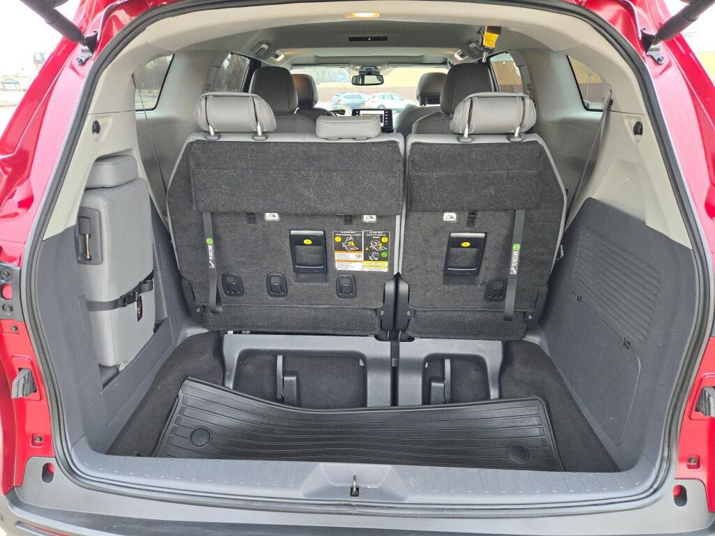 Used 2023 Toyota Sienna XLE image 18