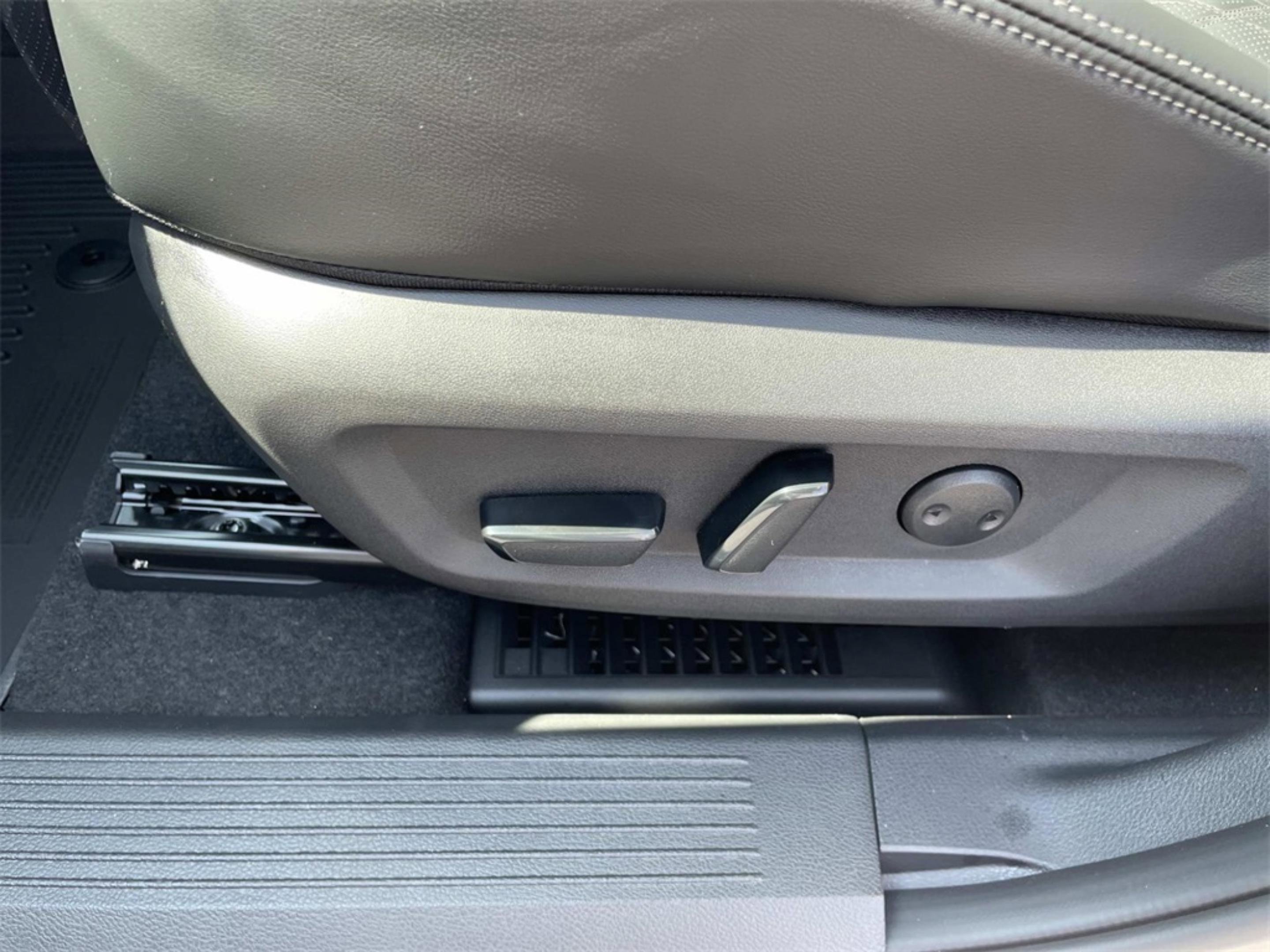 New 2026 Nissan Rogue Platinum image 15