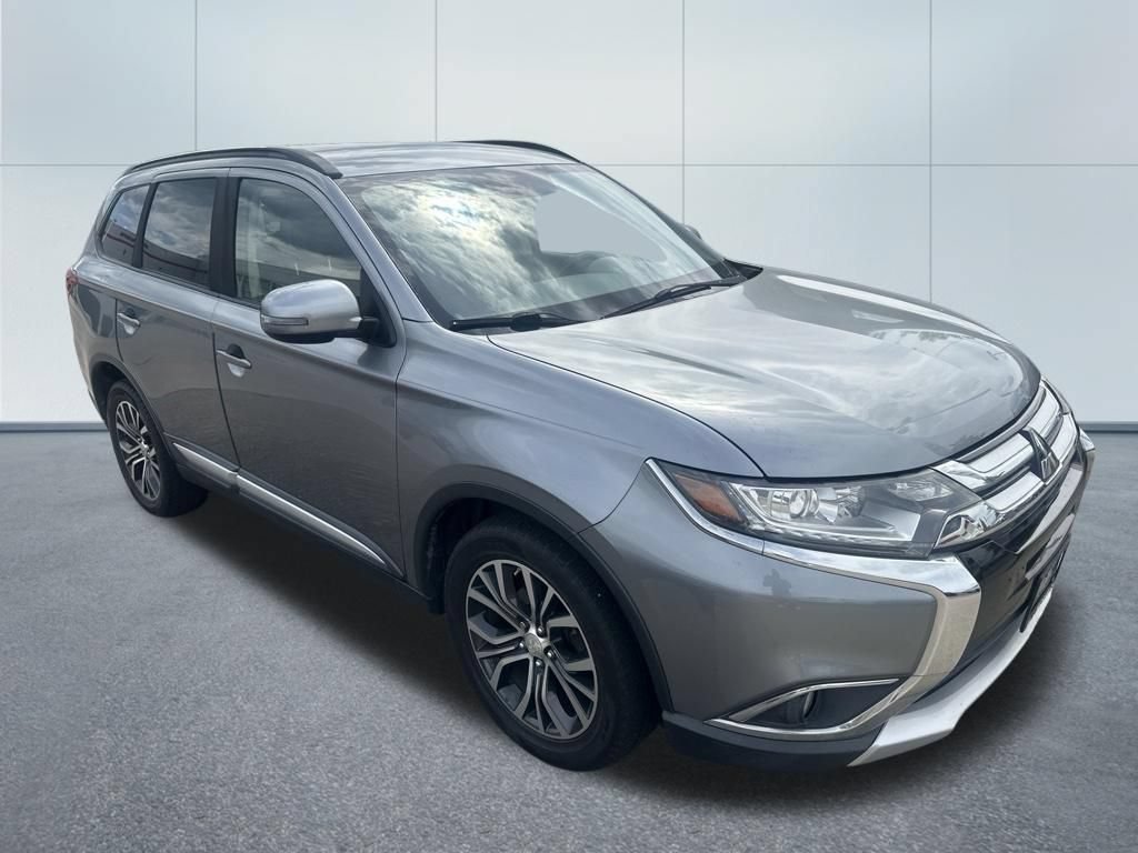 Used 2016 Mitsubishi Outlander SEL AWD/4WD image 2