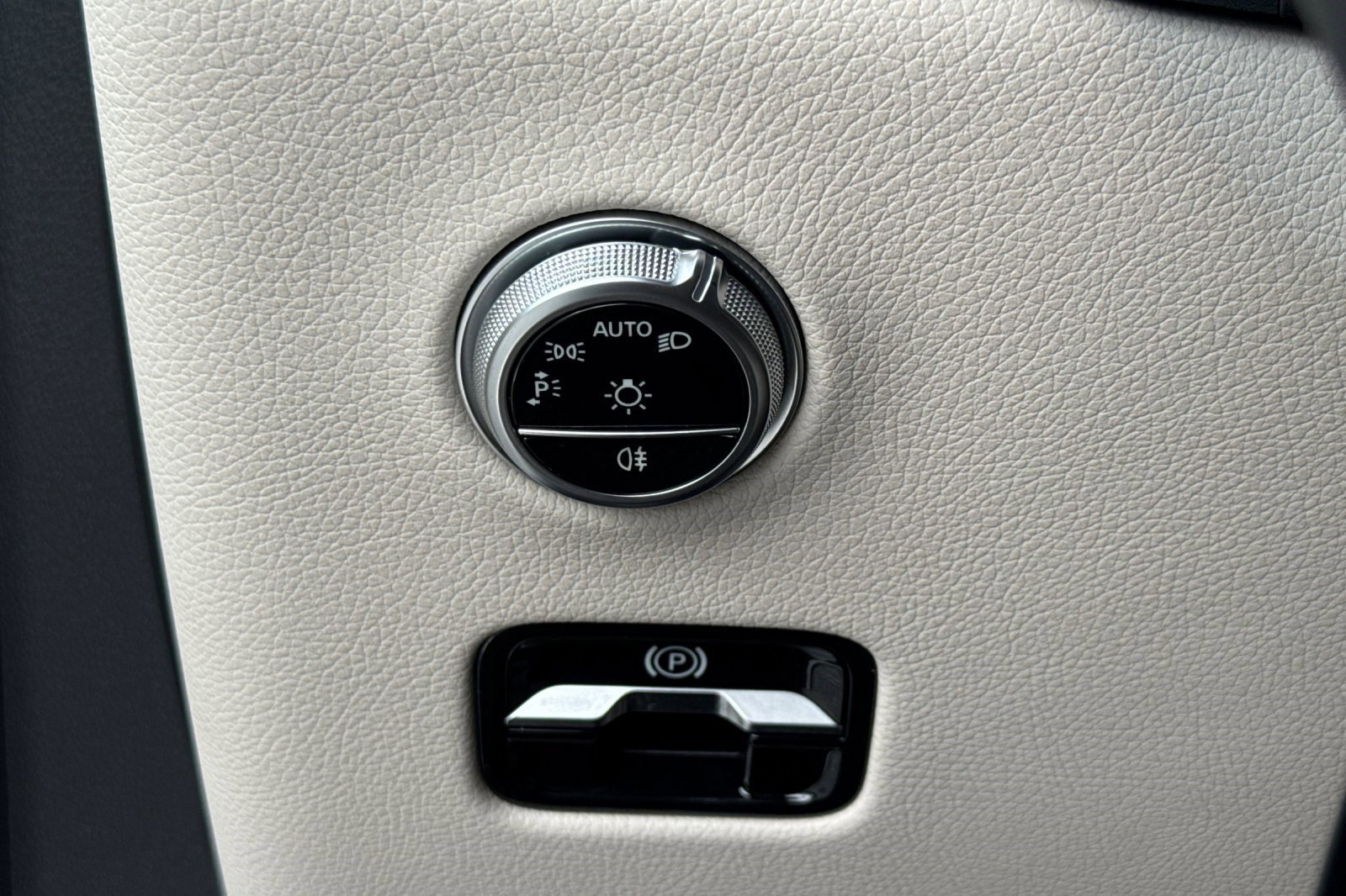 Certified 2025 Mercedes-Benz GLC 300 4MATIC image 16