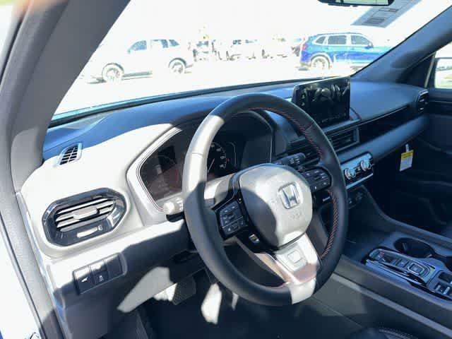 Used 2025 Honda Pilot TrailSport image 8