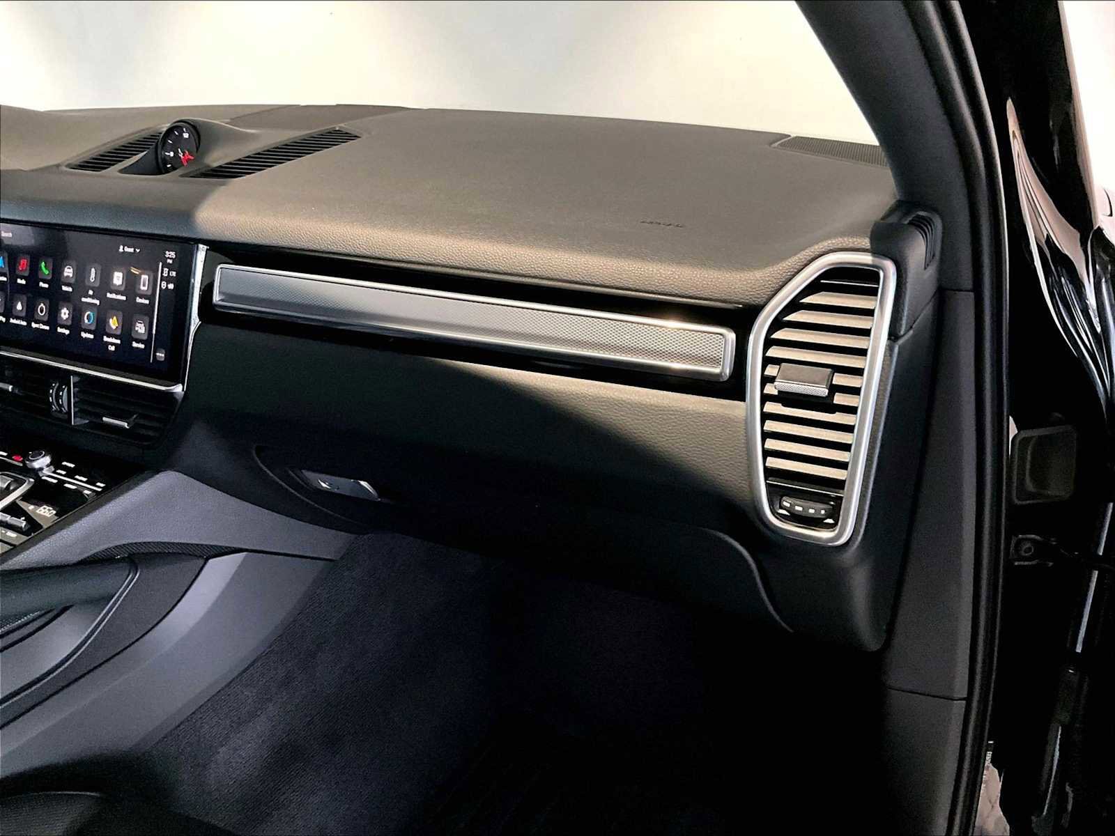 Used 2023 Porsche Cayenne Platinum Edition image 23