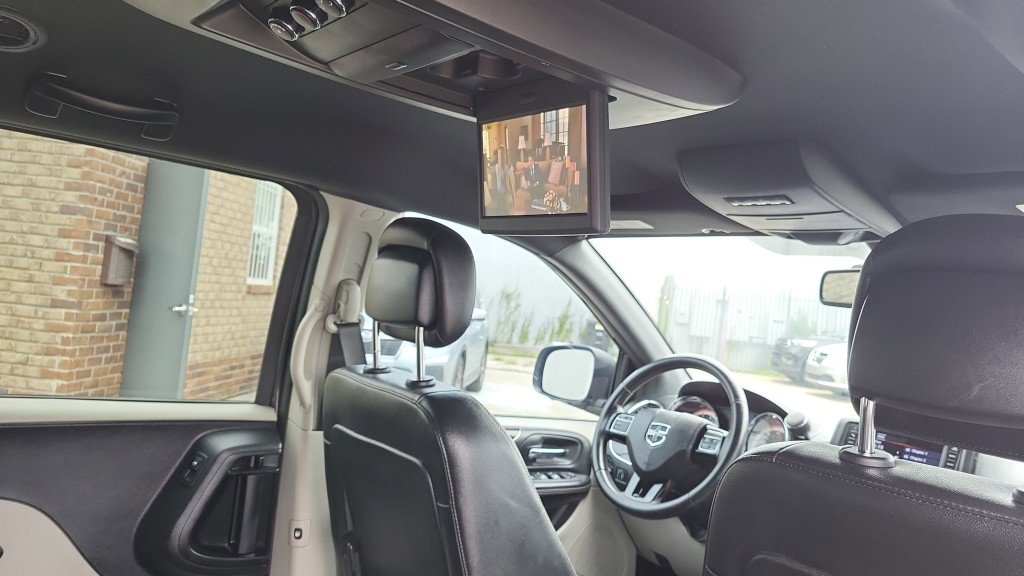 Used 2019 Dodge Grand Caravan SXT image 23
