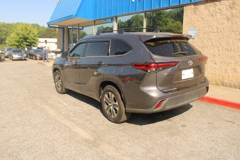 Used 2021 Toyota Highlander XLE FWD image 5