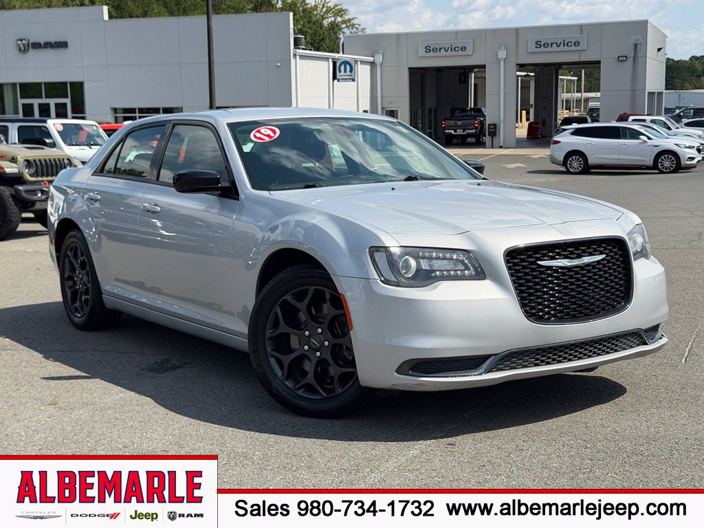 Used 2019 Chrysler 300 Touring w/ Sport Appearance Package AWD/4WD image 1