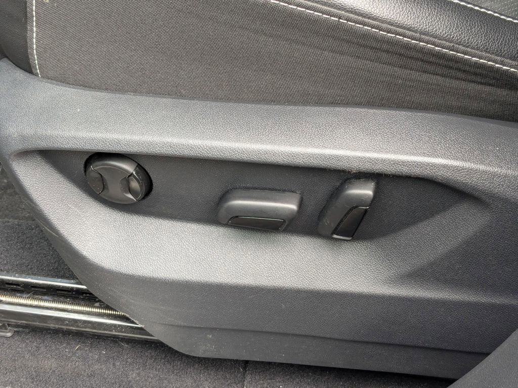 Used 2025 Volkswagen Atlas SE image 14