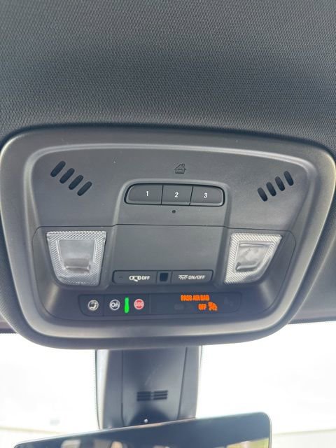Used 2023 Chevrolet Traverse RS FWD image 33