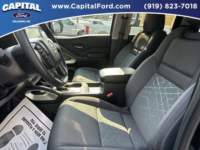 Used 2025 Nissan Frontier SV RWD image 19