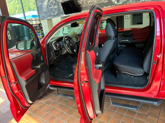 Used 2022 Toyota Tacoma SR5 w/ Technology Package RWD image 30