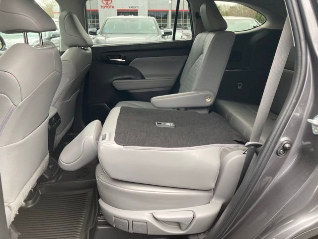 Certified 2023 Toyota Highlander XLE image 20