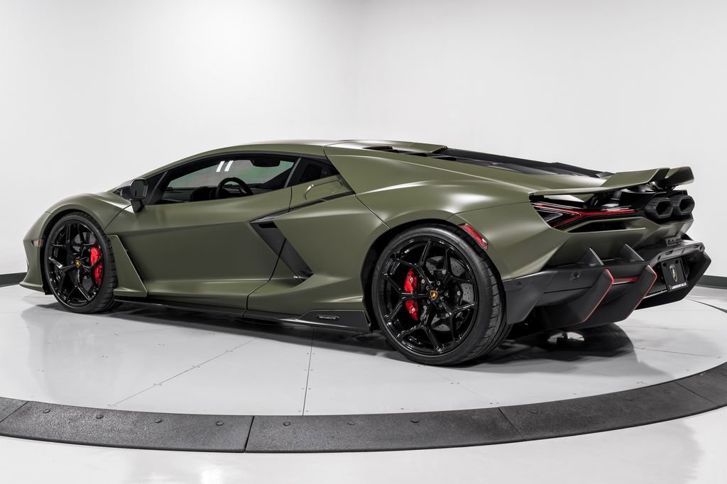 Used 2025 Lamborghini Revuelto image 5