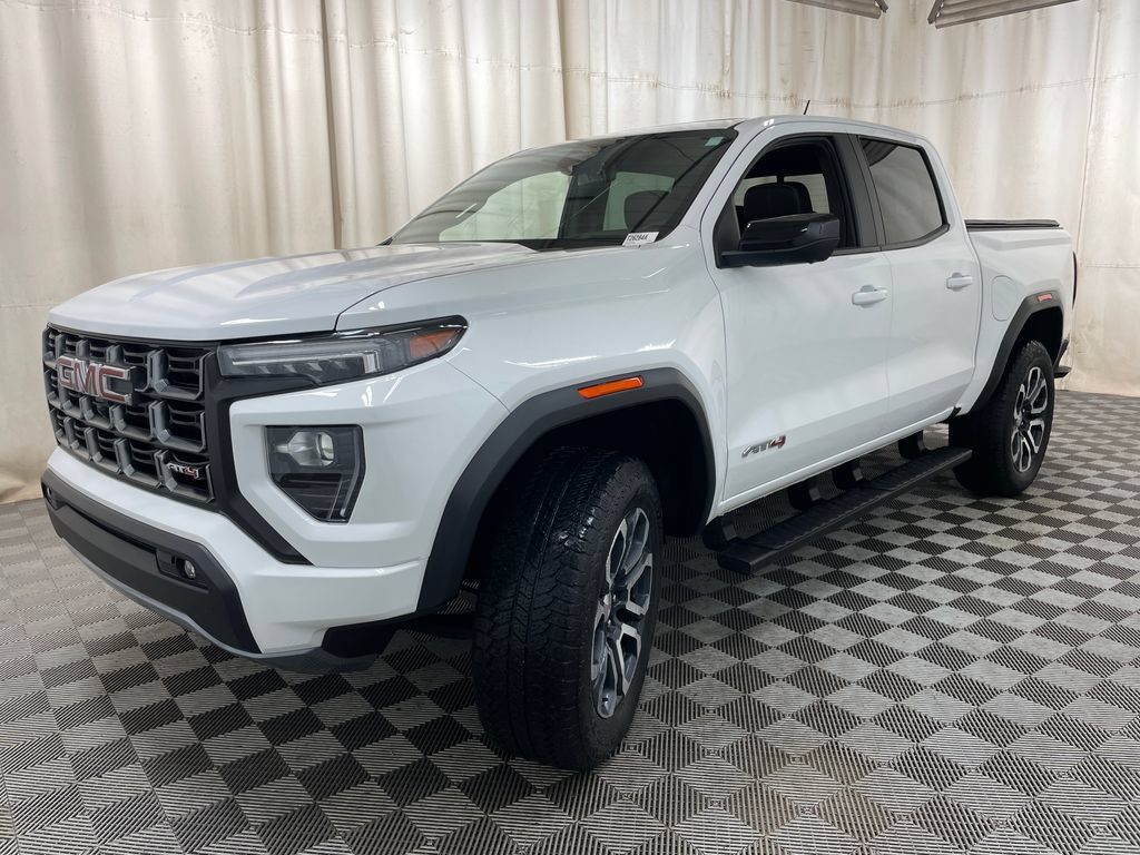 Used 2024 GMC Canyon AT4 w/ AT4 Premium Package AWD/4WD image 3