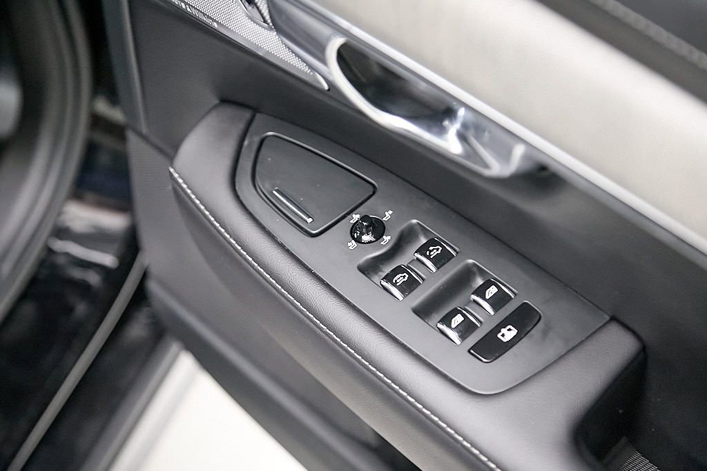 Certified 2023 Volvo S90 B6 Ultimate w/ Lounge Package image 33