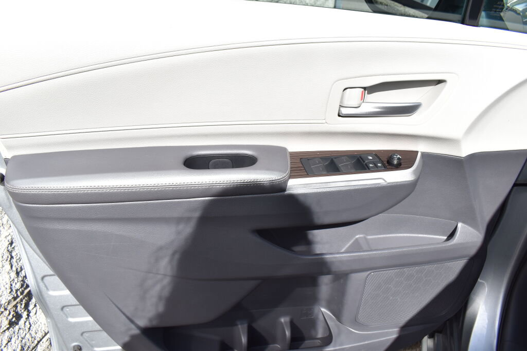 Used 2021 Toyota Sienna XLE AWD/4WD image 17