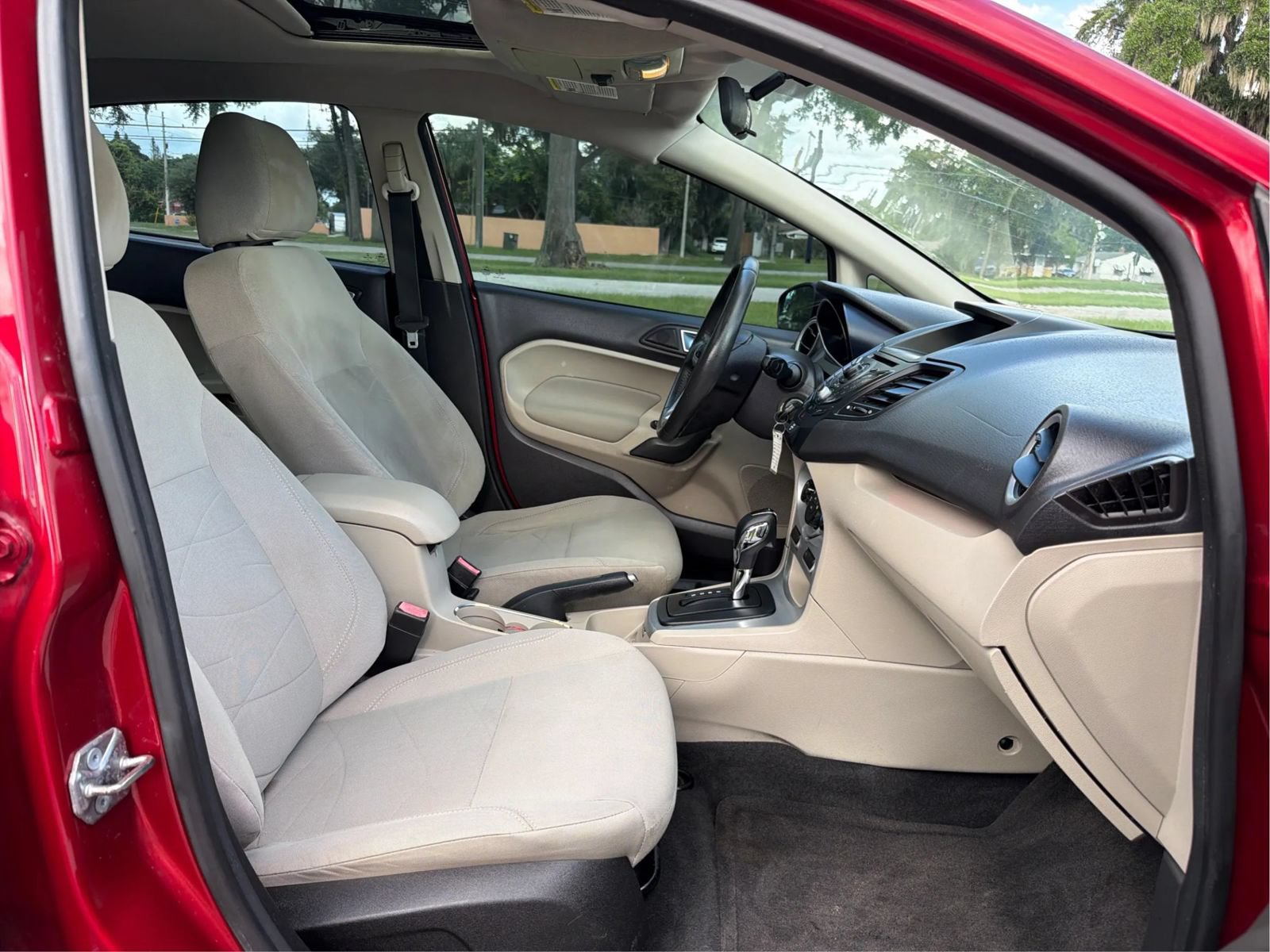 Used 2015 Ford Fiesta SE FWD image 13