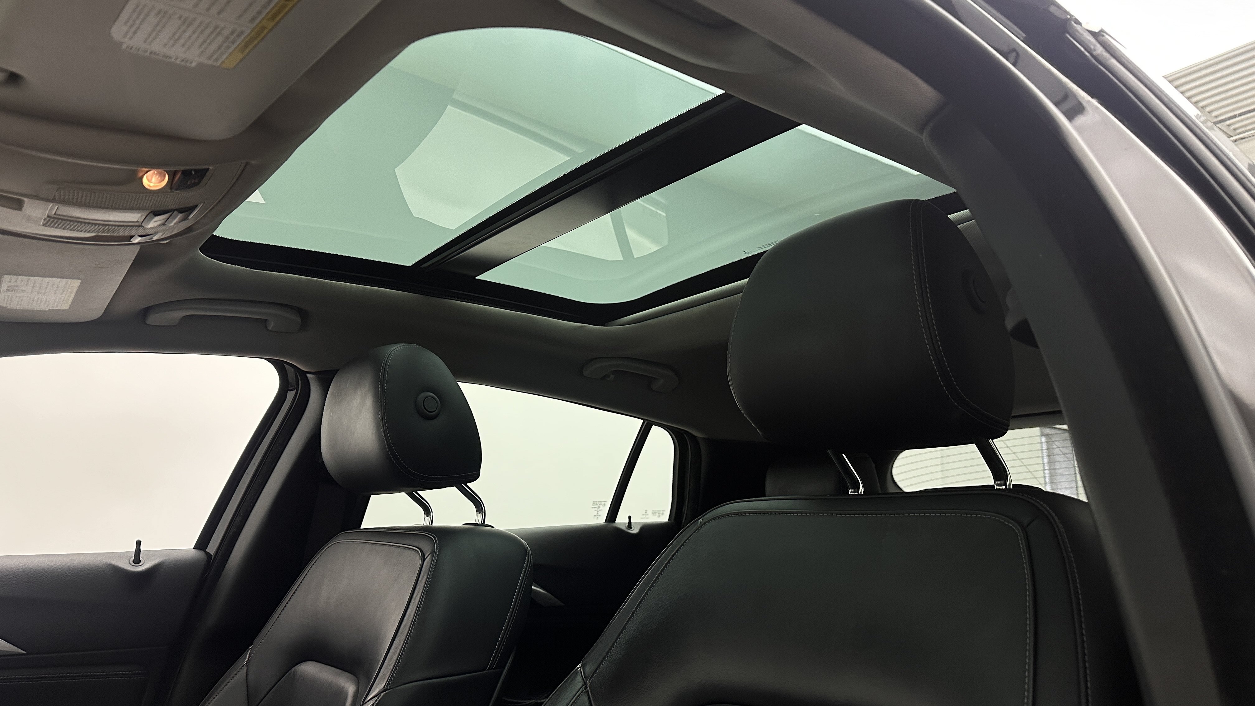 Used 2018 INFINITI QX30 Premium FWD image 5