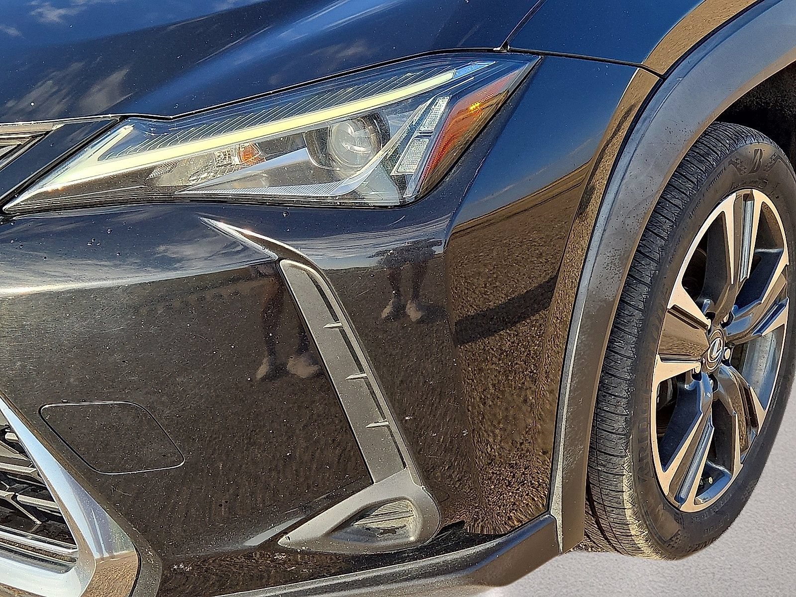 Used 2019 Lexus UX 200 w/ Accessory Package 2 FWD image 9