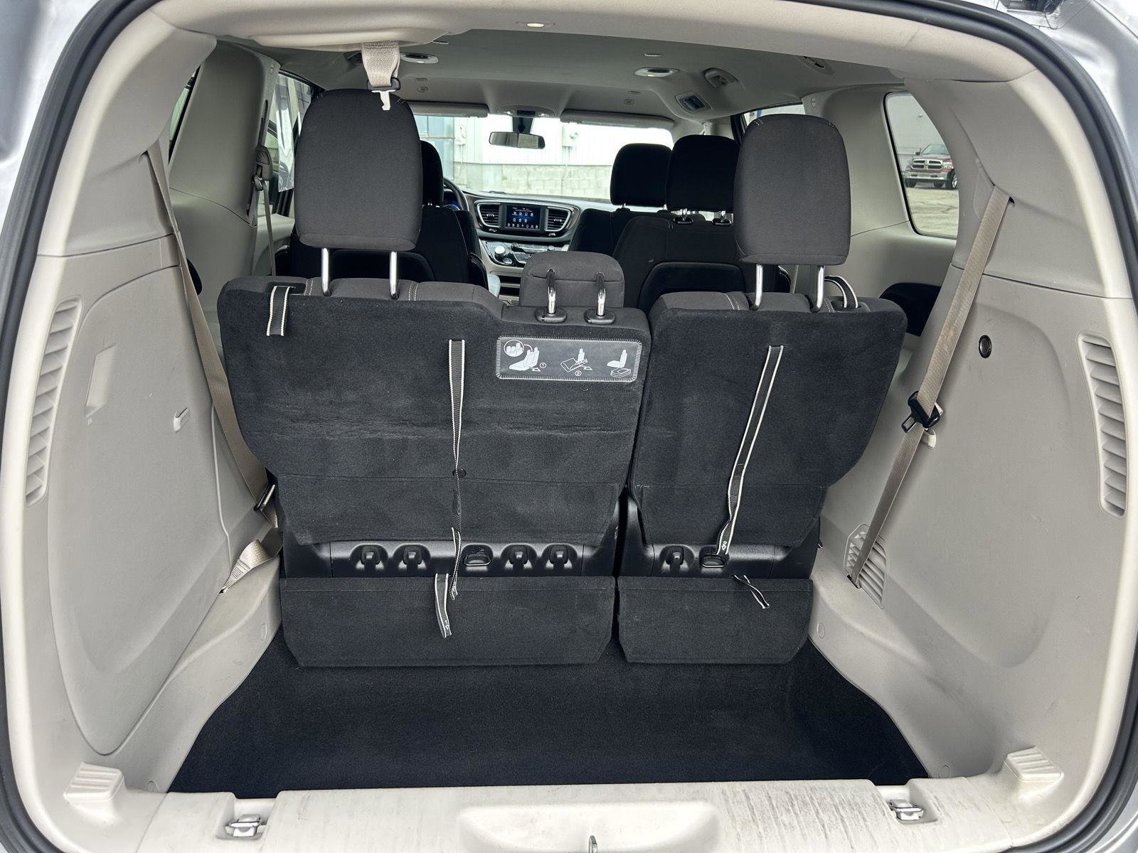 Used 2020 Chrysler Voyager LX FWD image 7