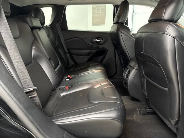 Used 2020 Jeep Cherokee Latitude Plus AWD/4WD image 23