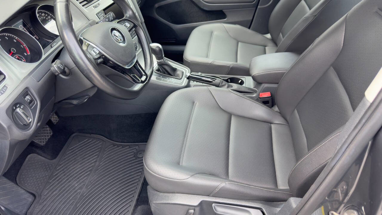 Used 2015 Volkswagen Golf S image 30