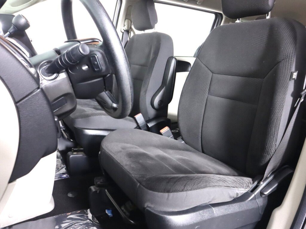 Used 2018 Dodge Grand Caravan SE FWD image 27