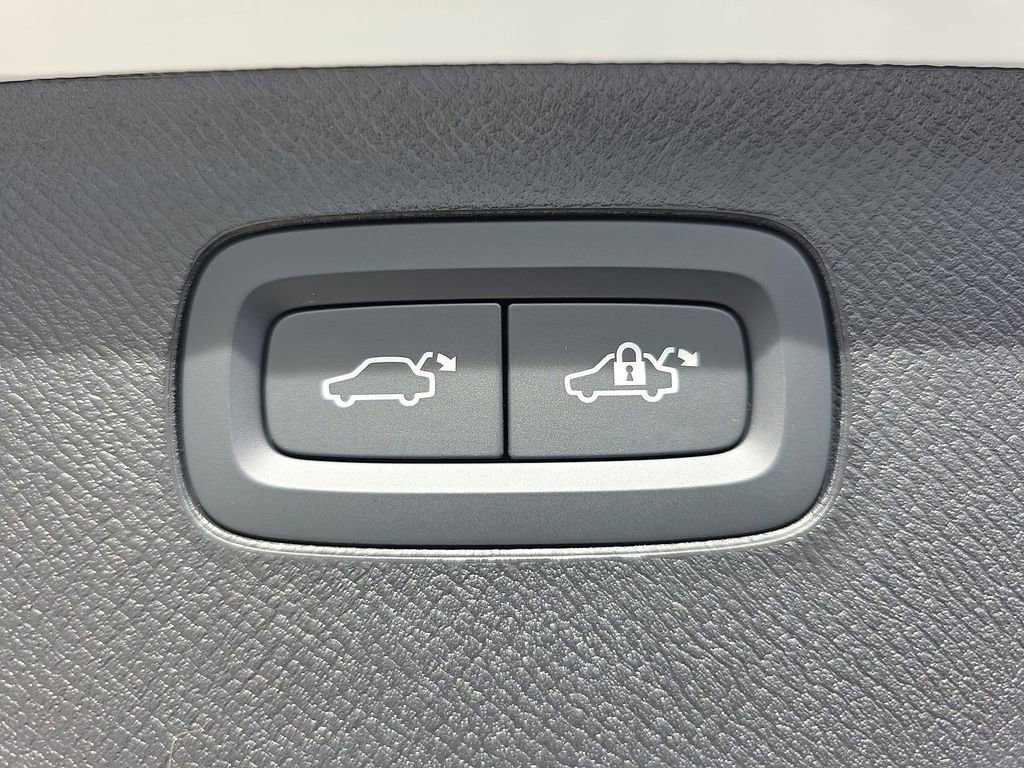 New 2026 Volvo XC90 B6 Ultra w/ Protection Package image 23