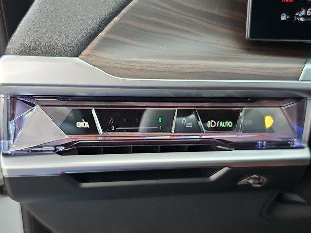 New 2026 BMW 750e xDrive w/ Executive Package image 26