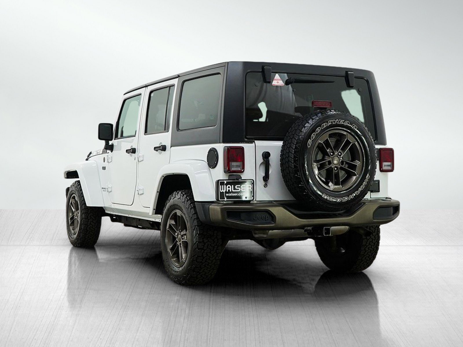 Used 2016 Jeep Wrangler Unlimited Sahara image 3