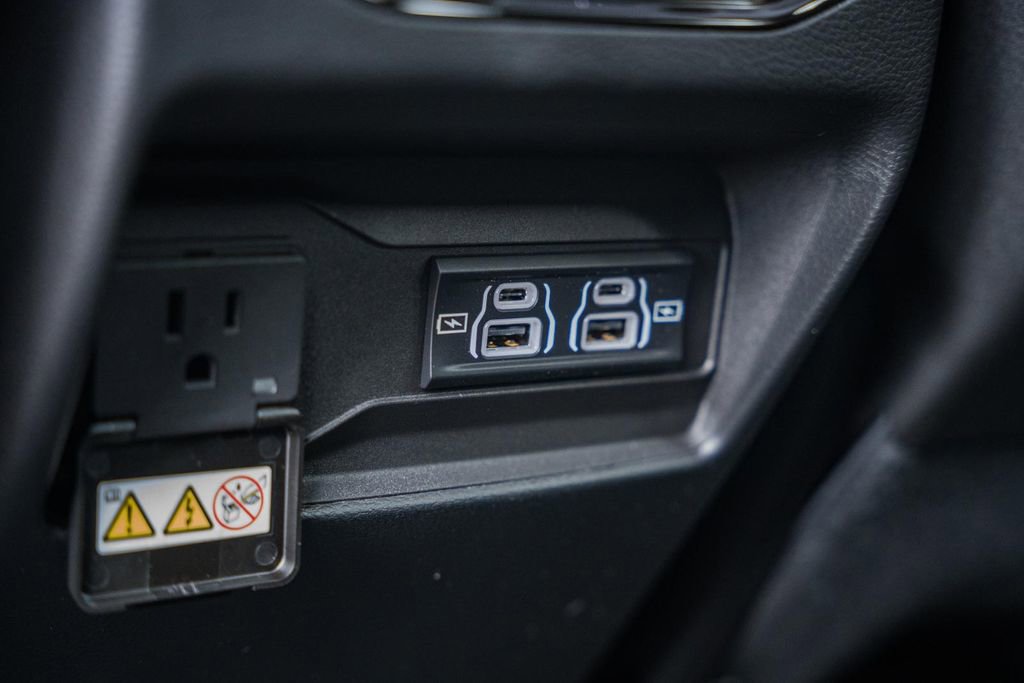 New 2025 Jeep Grand Cherokee Laredo X w/ Luxury Tech Group I image 33