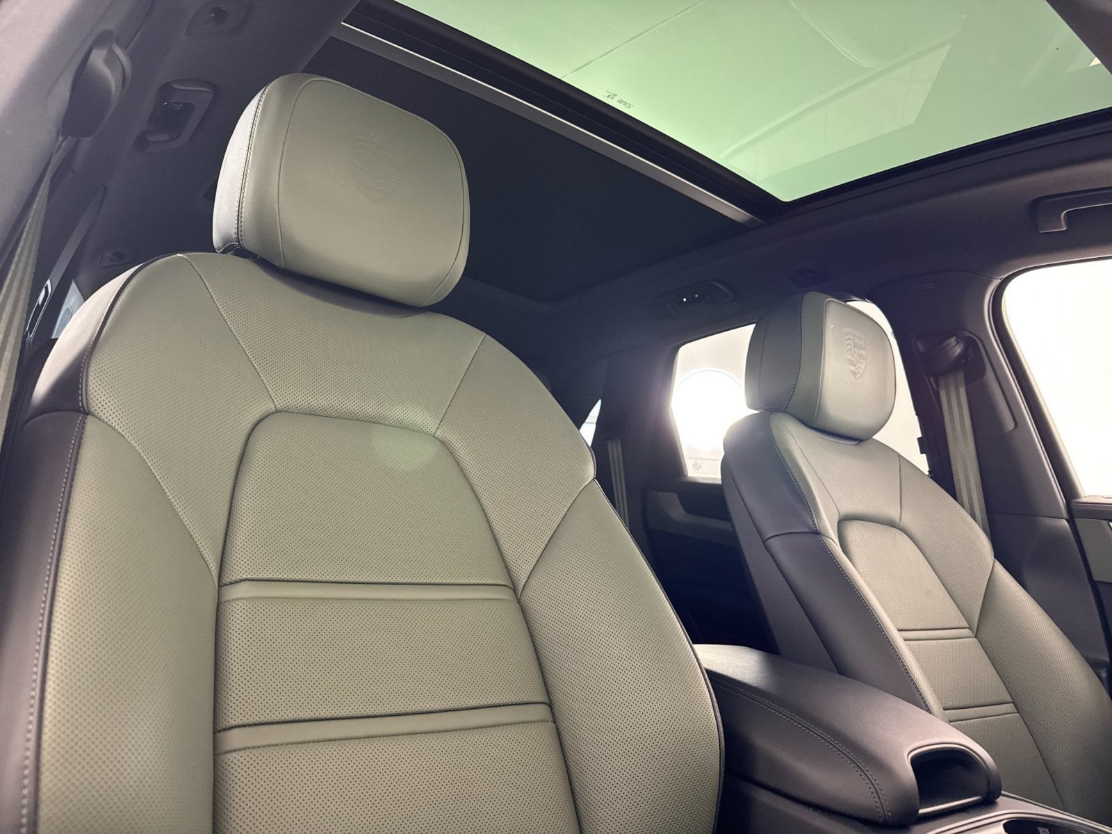 Certified 2026 Porsche Cayenne E-Hybrid AWD/4WD image 17