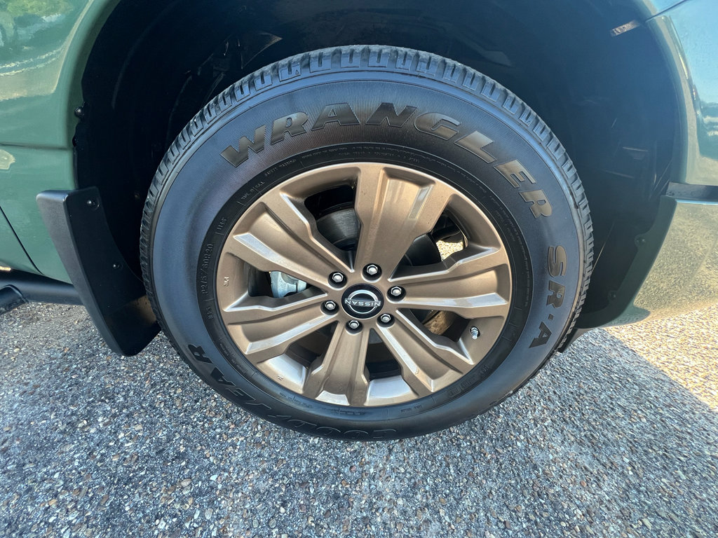 Used 2024 Nissan Titan SV w/ SV Bronze Edition Package RWD image 11