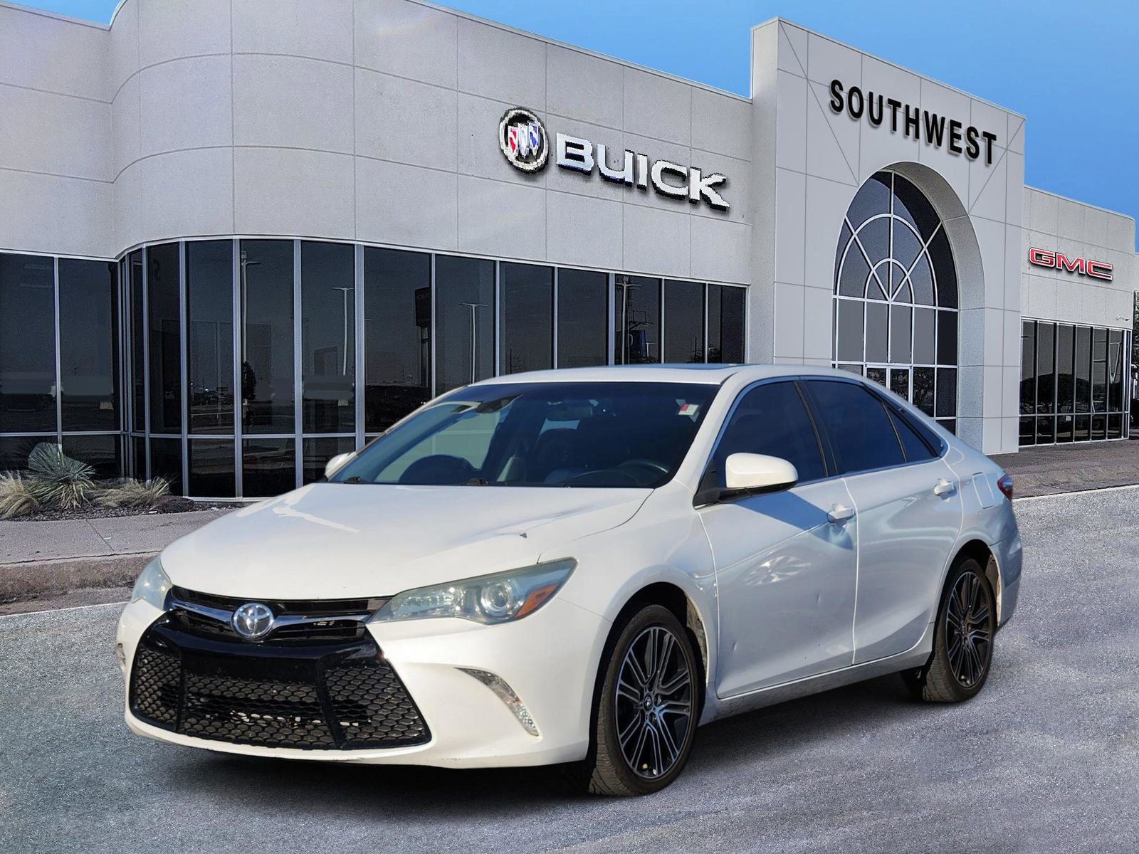 Used 2016 Toyota Camry SE video 2